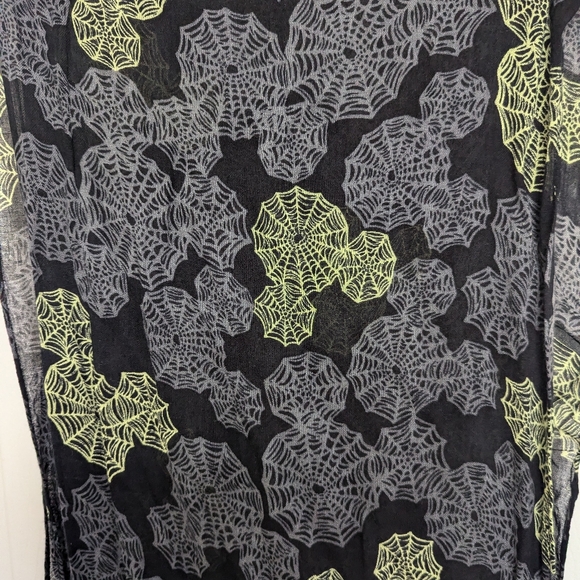 Disney Mickey spider web gauze scarf - Picture 1 of 3